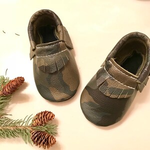 Camo Moccasins, Camouflage Baby Moccasins (choose color), Camo Baby shoes, Boy shoes, Girl shoes, Camo Baby Booties, Leather Baby Moccasins