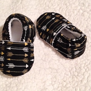 White & Gold arrows in Black Baby Booties Prints may vary, Baby Moccasins, Baby Booties, Crib shoes, Baby shoes, Baby shower gift image 1