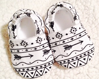 Baby booties tribal stripe with arrow (prints may vary), Crib shoes, Baby shoes, baby gift