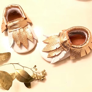 Feather Moccasins, Rose Gold Leather Baby Moccasins, Fall Baby Moccasins, Metallic Rose Gold Feather Baby Moccasins, Rose Gold shoes