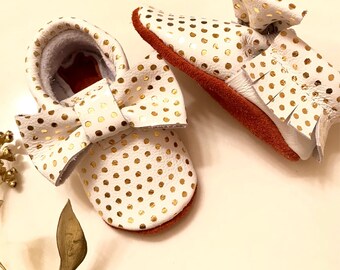 Mocasines para bebés, Mocasines para bebés de confeti, Mocasines dorados de lunares para bebés, Mocasines de lunares, Suela de gamuza suave