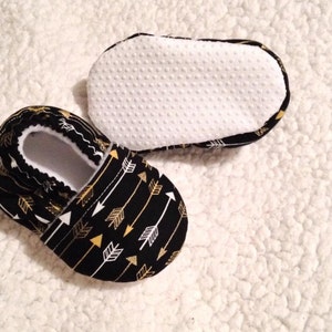 White & Gold arrows in Black Baby Booties Prints may vary, Baby Moccasins, Baby Booties, Crib shoes, Baby shoes, Baby shower gift image 3