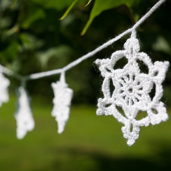 Christmas garland, Christmas decorations, crochet snowflake garland, christmas crochet decoration, crochet bunting, winter wedding garland.