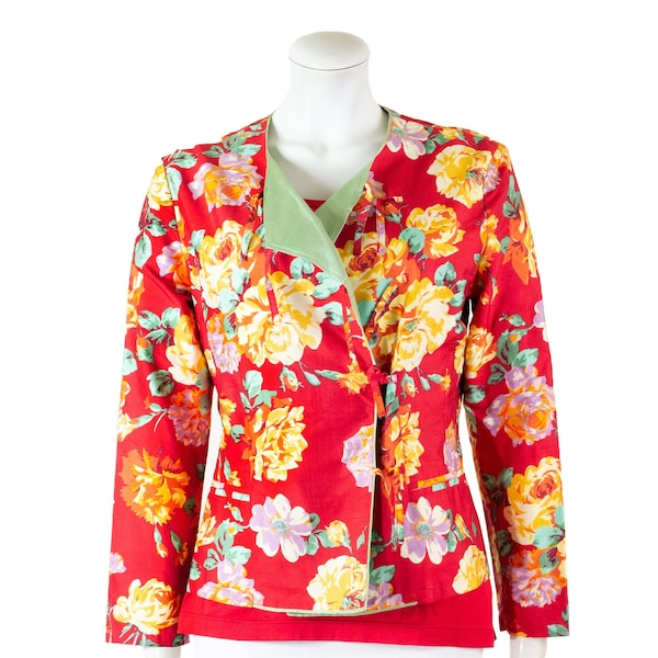 Set KENZO Jungle veste soie flammée rouge, revers vert d'eau, motif floral, t-shirt assorti / 90s / Kenzo
