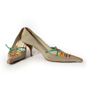 PRADA beige Wildlederpumps mit farbigen Lacklederriemen / Vintage 2000er Jahre / 37,5 EU / Prada