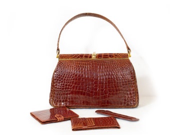 Burnt orange patent leather handbag, card holder, coin purse and matching gloves / vintage 40-50s / France