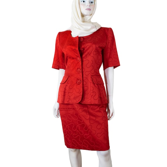 Saint Laurent, Yves SAINT LAURENT, veste et jupe, coton rouge laque motifs cordelette ton sur ton, manches 3/4, boutons / vintage 80- 90s / 40 - L / YSL
