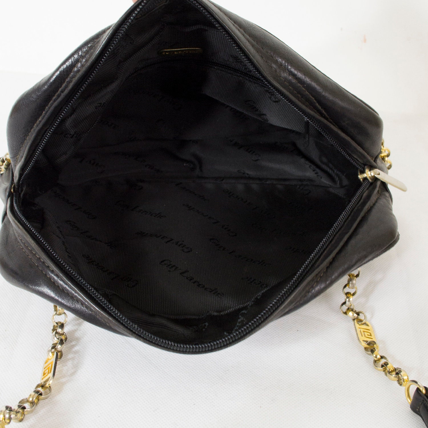 Guy Laroche Black Leather HandBag, Women's Fashion, Bags & Wallets, Tote  Bags on Carousell