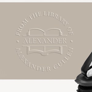 Grabador en relieve, Grabador en relieve para libros, Grabador en relieve para bibliotecas, Grabador en relieve personalizado, Libros, Biblioteca personal, Regalo personalizado, Lector, Relieve, Grabado en relieve, Ex Libris