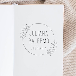 Tampon de livre, tampon de bibliothèque, tampon en caoutchouc, tampon personnalisé, tampon personnalisé. Timbre auto-encreur, cadeau personnalisé, étiquette de livre, livre de couronne