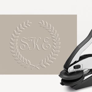 Embosser, Monogramm Embosser, Kranz, Laurel, Custom Embosser, personalisierte Embosser, Logo Embosser, Hochzeitseinladung, personalisiertes Geschenk