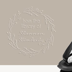 Embosseuse, gaufrage de livre, gaufrage de bibliothèque, gaufrage personnalisée, livres, bibliothèque personnelle, cadeau personnalisé, lecteur, gaufrage, gaufrage, ex libris