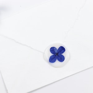 Lot de 10 cachets de cire de fleurs séchées | Sceaux de cire de fleur d'hortensia | Sceau de cire de pétales séchés | Sceaux de cire pour faire-part de mariage | Sceau de fleurs pressées