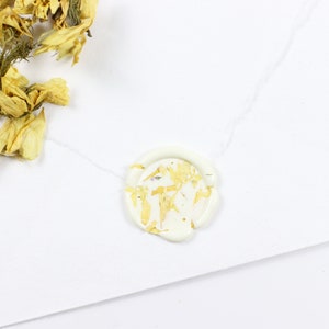 Lot de 10 cachets de cire de fleurs séchées | Sceaux de cire de pétales de fleurs d'Adonis | Sceau de cire de pétales séchés | Sceaux de cire pour faire-part de mariage | Fleurs jaunes