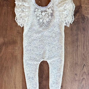 Accesorio para fotos de recién nacidos, mono con pies para recién nacidos, accesorios de fotografía, accesorio para fotografía de recién nacidos, niña recién nacida, atuendo para sesión de fotos de recién nacidos, mono de encaje