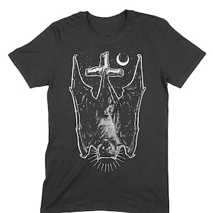 Upside Down Vampire Bat Goth Halloween Mens T-Shirt