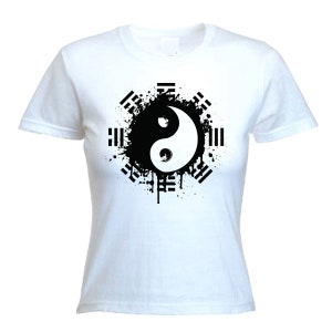 Yin Yang Grunge Women&#39;s T-Shirt