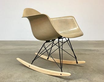 Herman Miller | Eames Arm Shell Greige Rocker RAR| | Mid Century rocking chair