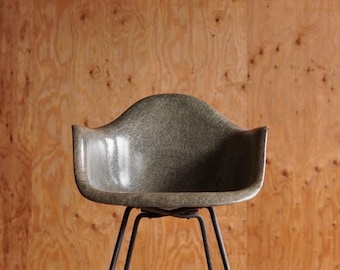 Fauteuil Eames 1re génération en fibre de verre