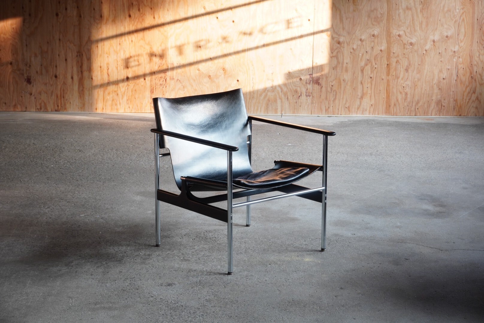 Pollock arm online chair