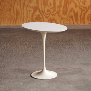 Eero Saarinen Oval Side Table by Knoll