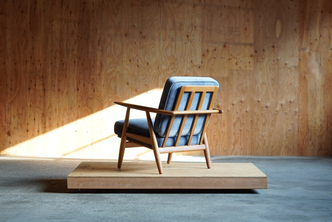 GETAMA  GE240（Hans J.Wegner） The GE 240 Oak Lounge Chair by Hans J. Wegner for Getama