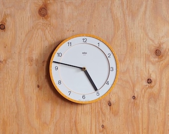 Horloge murale Braun n° 4861 par Deitrich Lubs