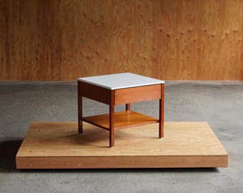 Florence Knoll Noyer + Table de chevet stratifié