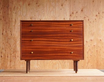 Commode à quatre tiroirs en acajou Harvey Probber