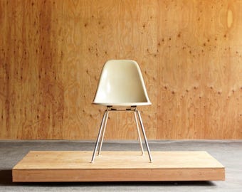 Herman Miller Eames Parchment Fiberglass Side Chair