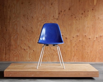 Chaise Eames en Fibre de Verre Bleu DSX par Herman Miller