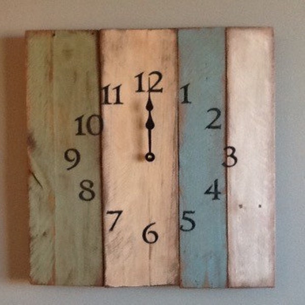 Reclaimed Pallet Clock