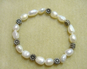 Bracelet with pearls and silver laminated