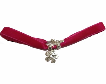 Fuchsia choker met bloemenhanger