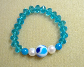 Bracelet with pearls and crystal blue