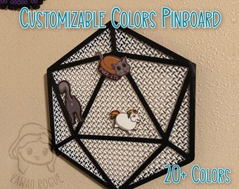 Tablero de anuncios impreso en 3D con solapa esmaltada con forma D20 y colores personalizables