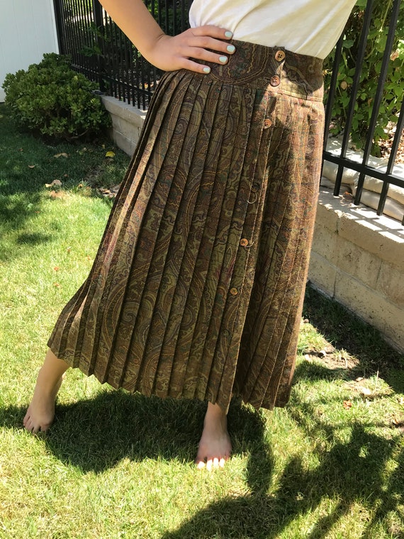 Green Paisley Pleated Skirt