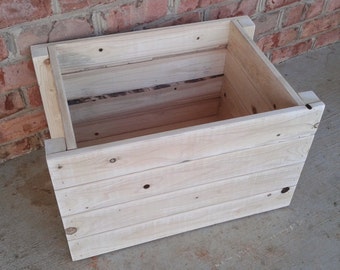 White Pine Toy Storage Box - Rustic toy box, Rustic crate, Wooden crate, Wooden toy box, Rustic wooden storage bin.