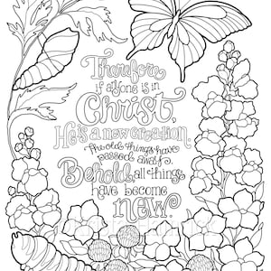 Puede incluir: Ilustración en blanco y negro con una mariposa, flores, una oruga y follaje. El texto dice: «De modo que si alguno está en Cristo, nueva criatura es; las cosas viejas pasaron; he aquí todas son hechas nuevas.» El versículo bíblico 2 Corintios 5:17 también está incluido.