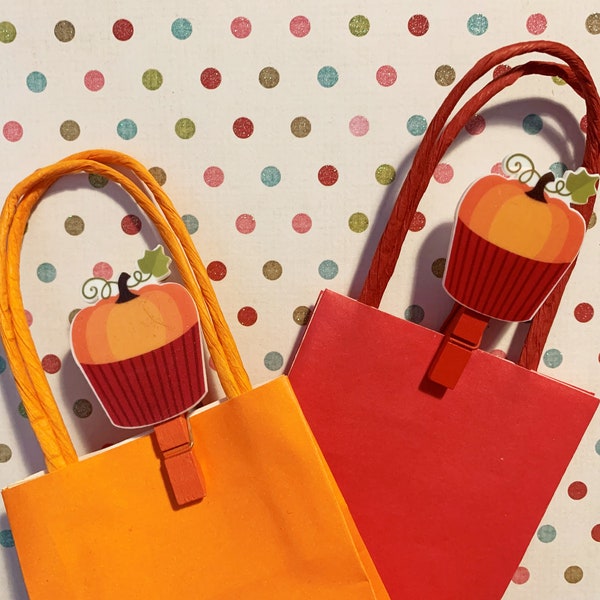Pumpkin Cupcake Goodie Bag Clips - Doggie Bag Food Clips - Decorative Thanksgiving Clothespins - Miniature Clothespins - Thanksgiving Decor