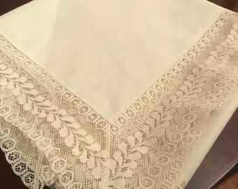 Large Vintage Off White Lace Edge Farm Style Tablecloth 118 x 66 | Shabby and Chic Style Table Top Decor | Farm Style Table Linen