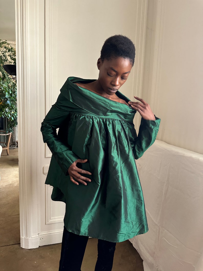 1990s Romeo Gigli green taffeta silk blouse with removable long sleeves, huge collar / extra small small image 3