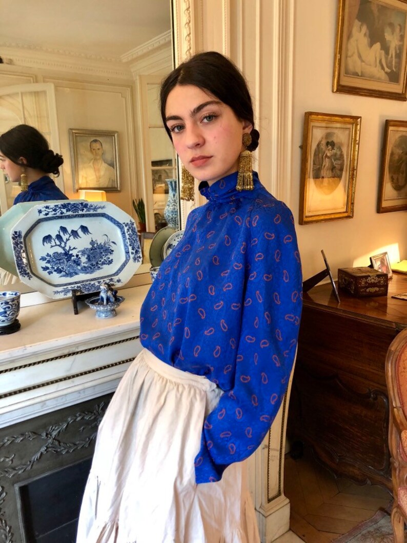 medium wide sleeves buttoned back small high collar 1970s Lanvin cobalt blue silk paisley print blouse