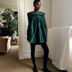 1990s Romeo Gigli green taffeta silk blouse with removable long sleeves, huge collar / extra small small image 6