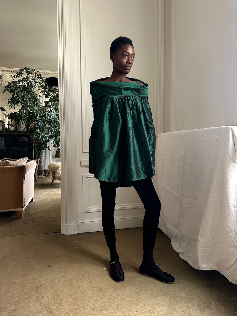 1990s Romeo Gigli green taffeta silk blouse with removable long sleeves, huge collar / extra small small image 6