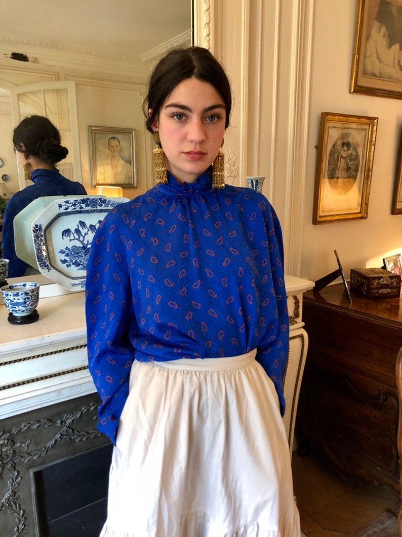 medium wide sleeves buttoned back small high collar 1970s Lanvin cobalt blue silk paisley print blouse