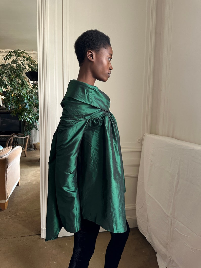 1990s Romeo Gigli green taffeta silk blouse with removable long sleeves, huge collar / extra small small image 4