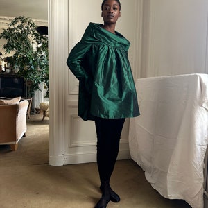 1990s Romeo Gigli green taffeta silk blouse with removable long sleeves, huge collar / extra small small image 7