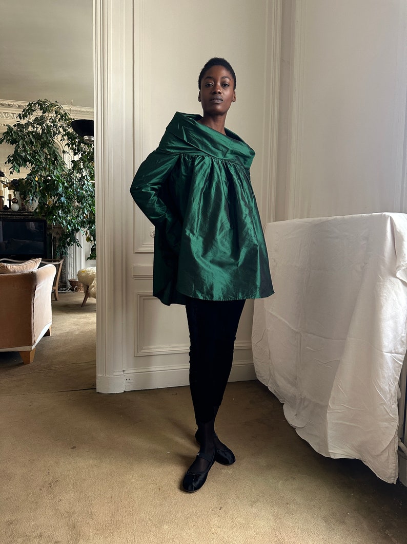 1990s Romeo Gigli green taffeta silk blouse with removable long sleeves, huge collar / extra small small image 7
