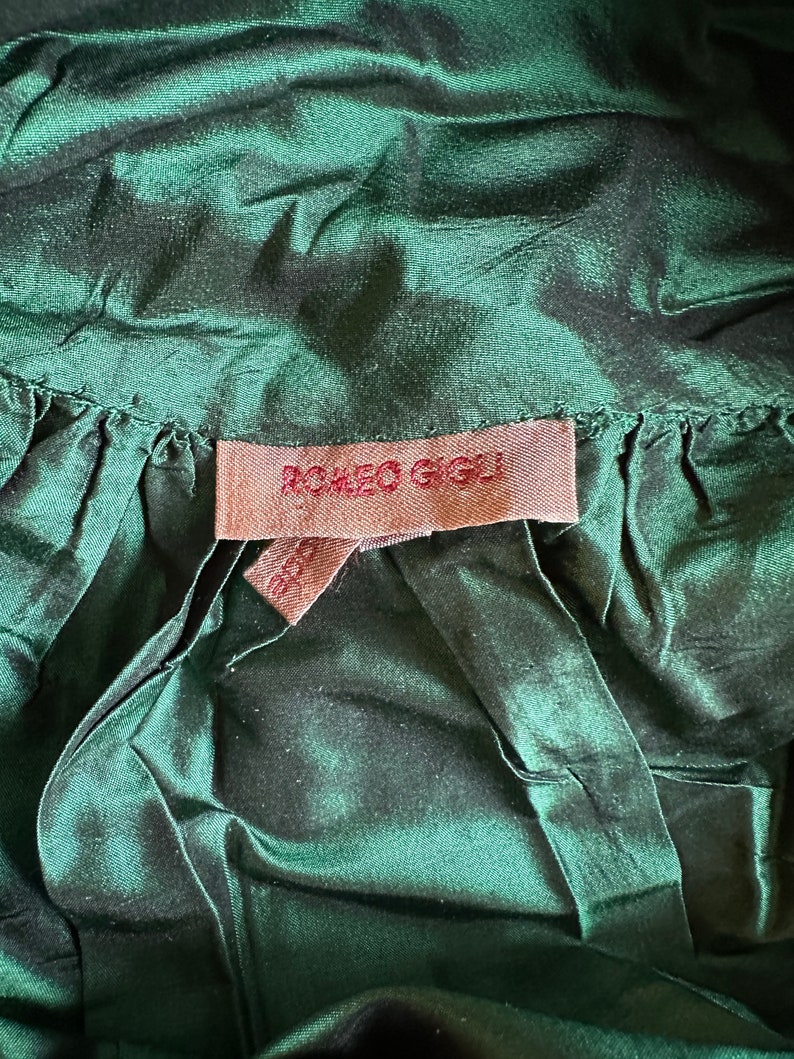 1990s Romeo Gigli green taffeta silk blouse with removable long sleeves, huge collar / extra small small image 8